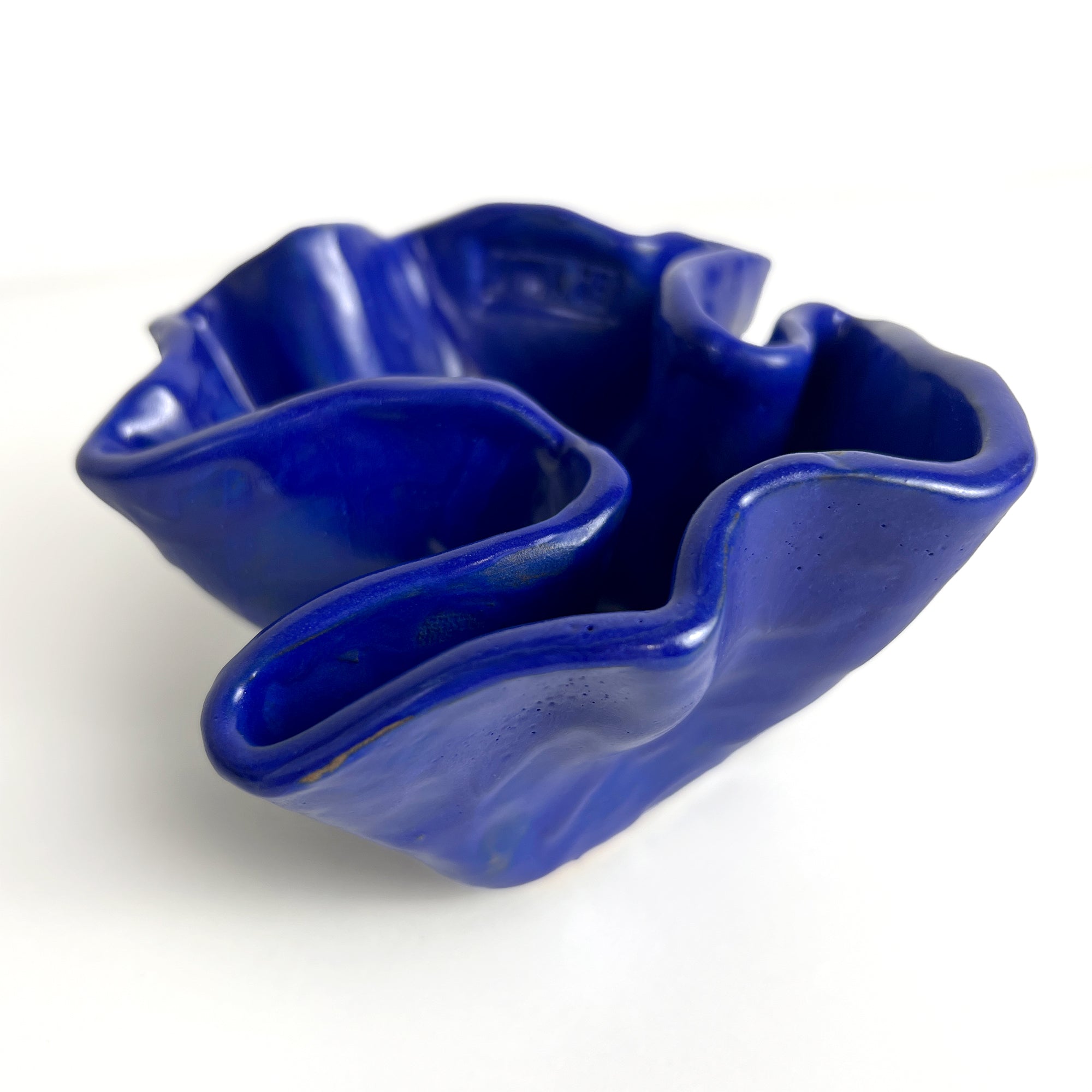 Blue ceramic dish with wavy design by Anna Demidova Levö Lisbon