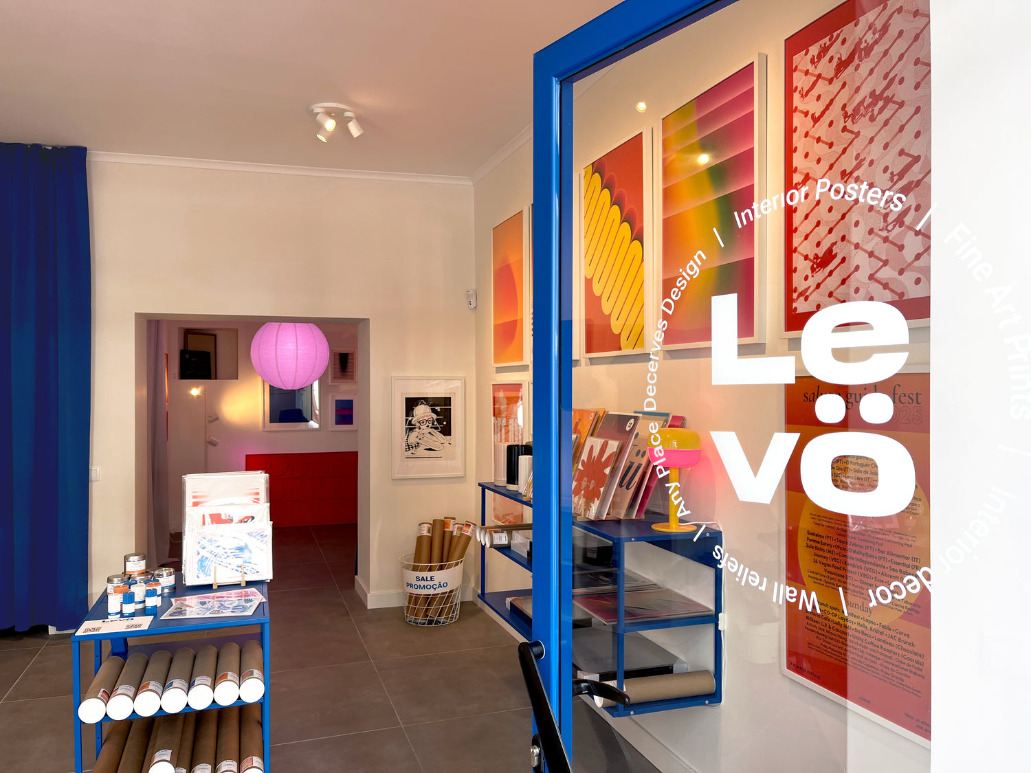 Interior design store in Lisbon with shelves displaying products and a prominent 'Levö' sign.